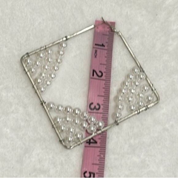 NWOT Oversized square faux pearl saddleback earrings - Picture 3 of 3